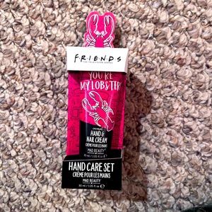 🌼3for 15$🌼 NWT Mad Beauty Friends handcream/nail file set